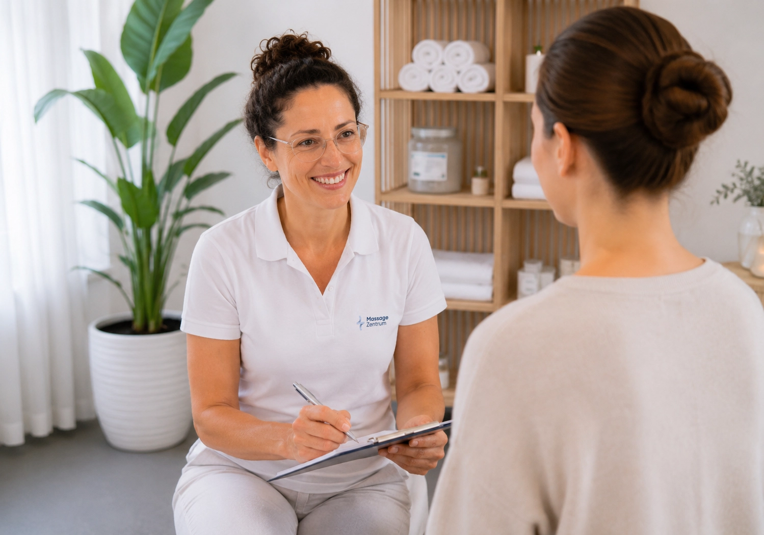Behandlung mit westlichen und fernöstlichen Methoden – Massage Zentrum Bülach